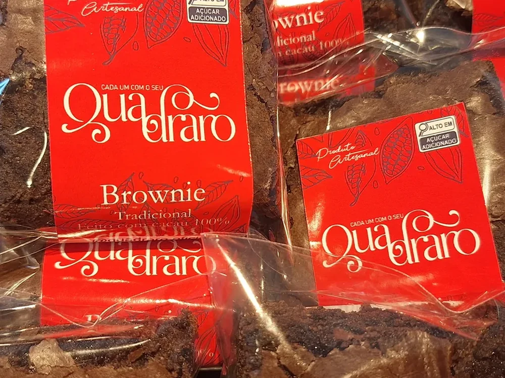 Brownies Quadraro embalados com a identidade da marca
